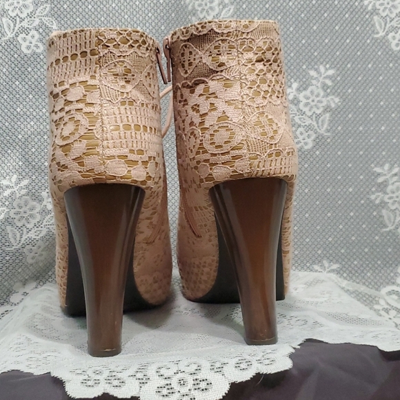 Heeled boots - Picture 4 of 4